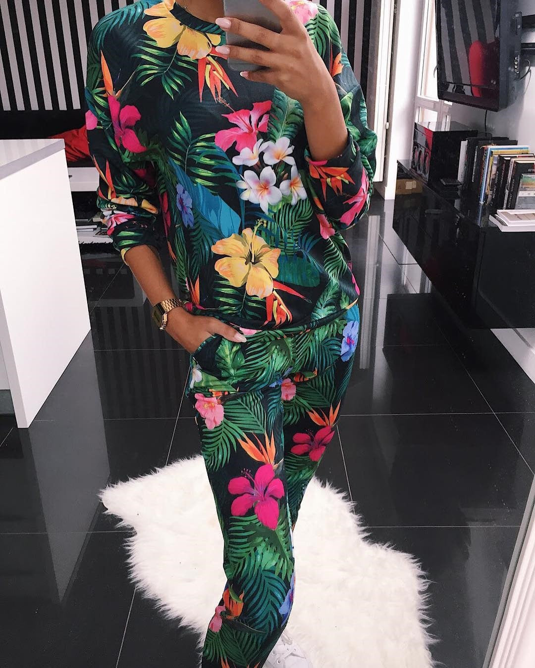 Women’s leisure suit with floral print and practical pockets Ivyshape