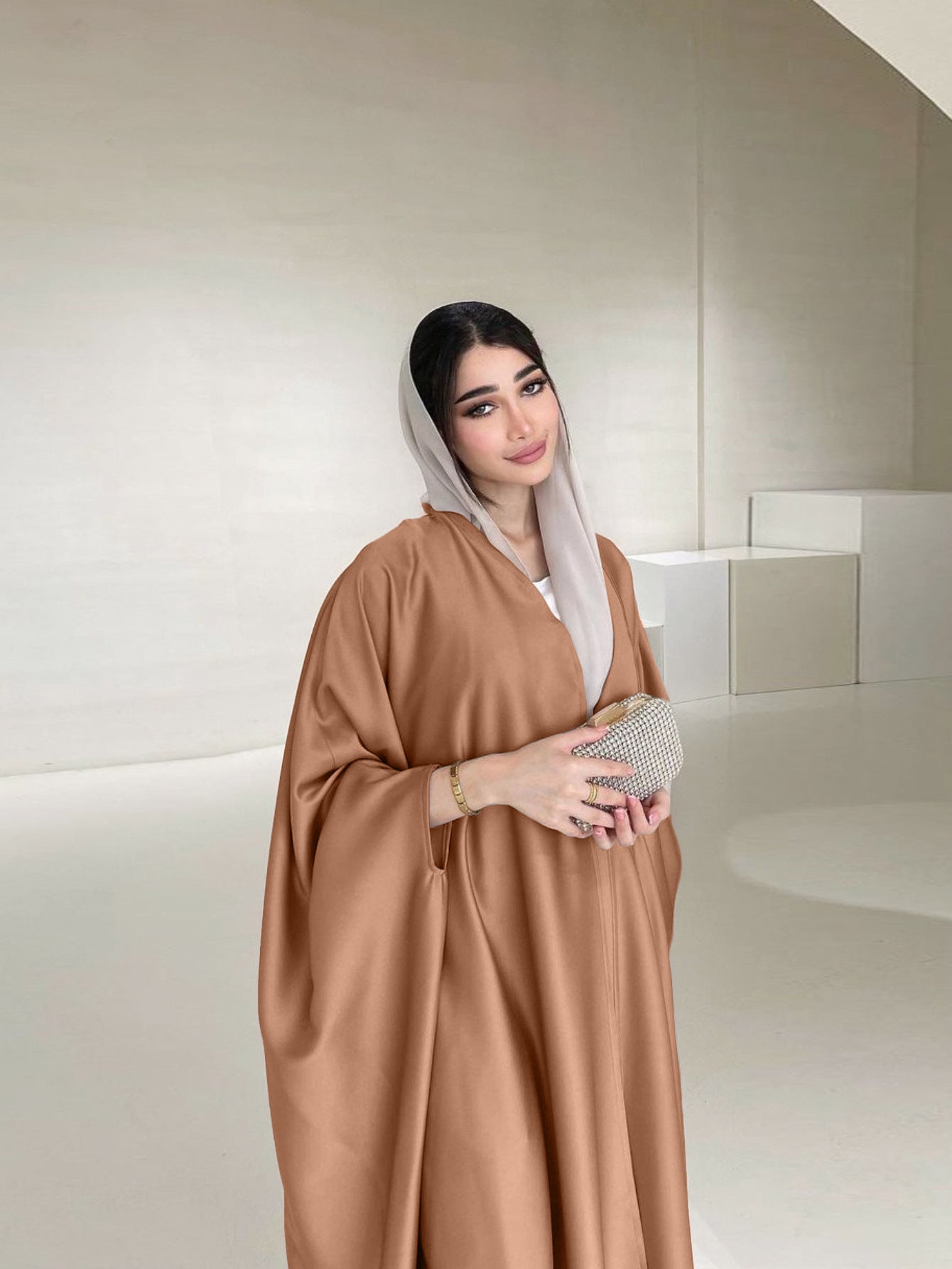 Ladies elegant kaftan robe with wide cut and practical side pockets Ivyshape