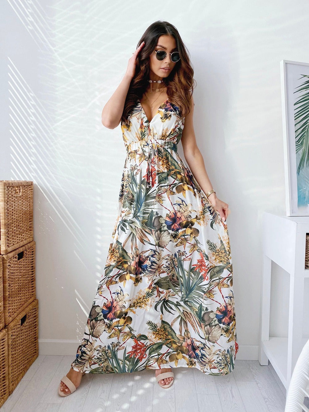 Ladies Maxi Dress with elegant V-neck and elaborate tropical design Ivyshape