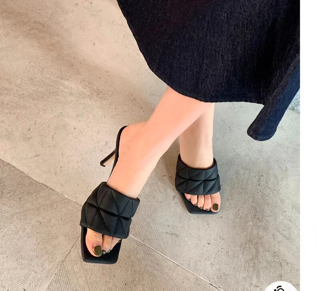 Women Elegant Mules with Luxurious Pillow Covers Ivyshape