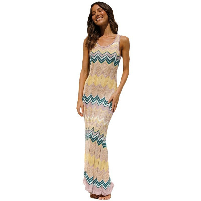 Women's maxi dress with elegant wave pattern and figure-hugging cut Ivyshape