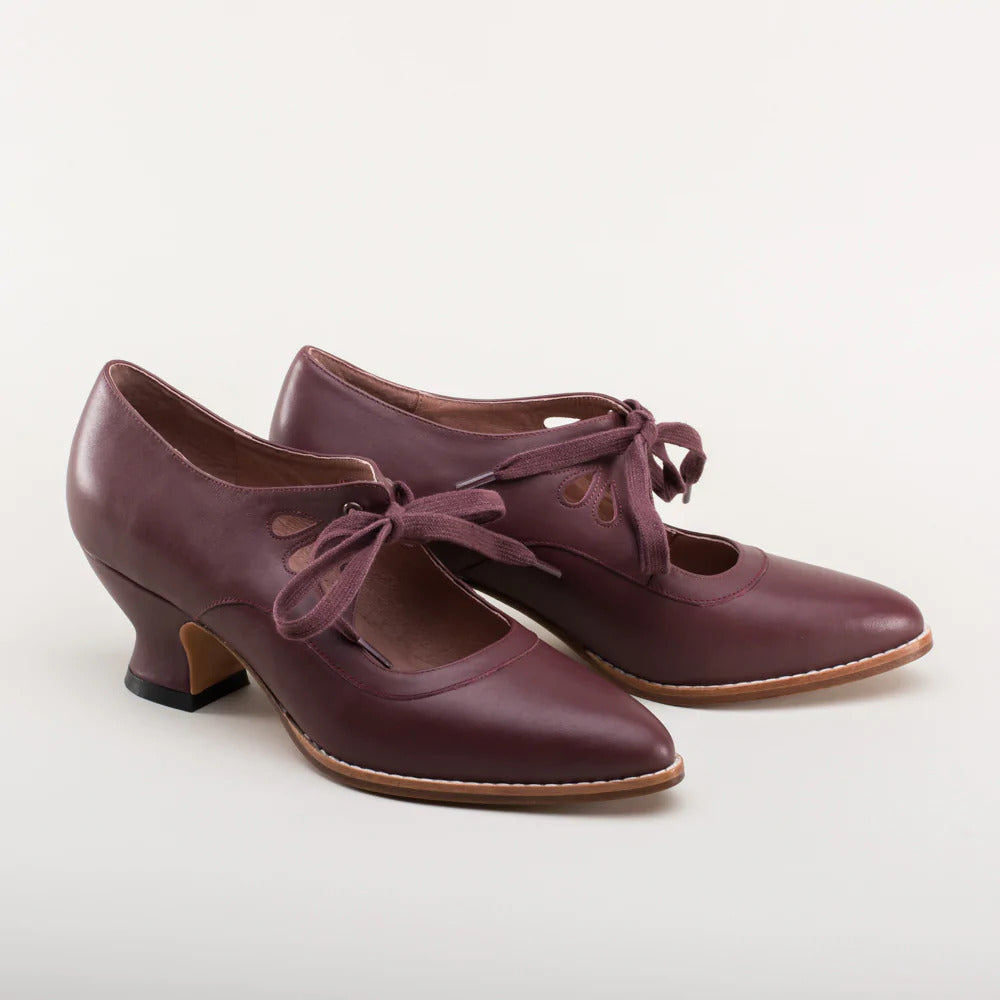 Ladies Elegant and stylish pumps with lacing accents Ivyshape