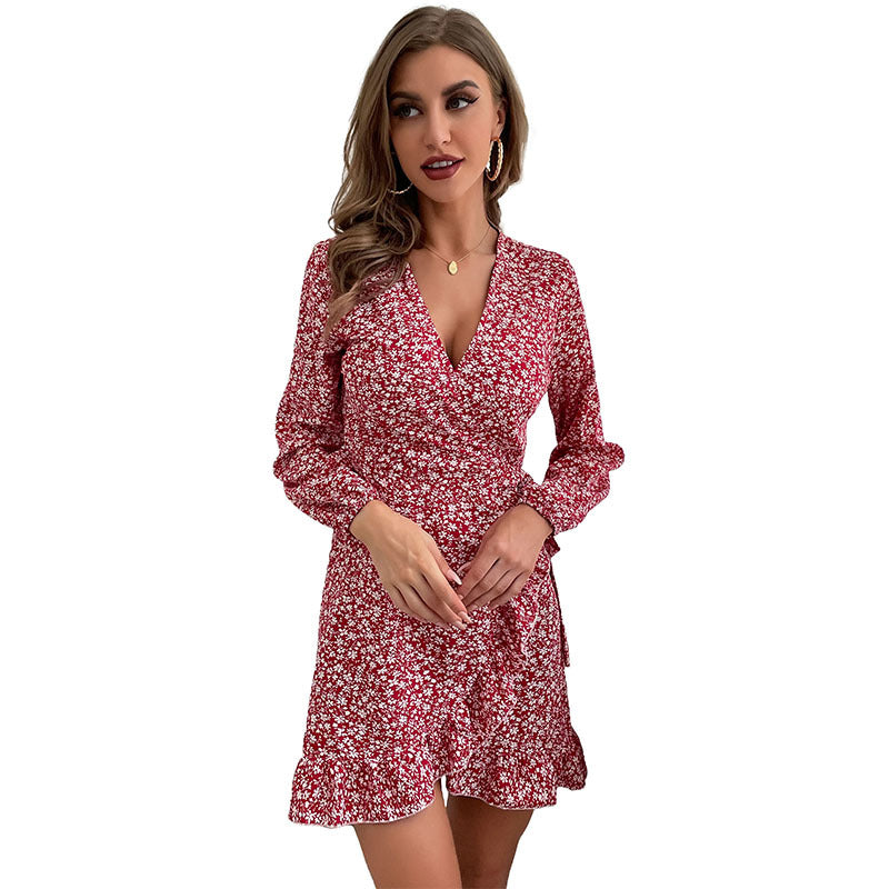 Women's wrap dress with floral pattern and elegant ruffle edge Ivyshape