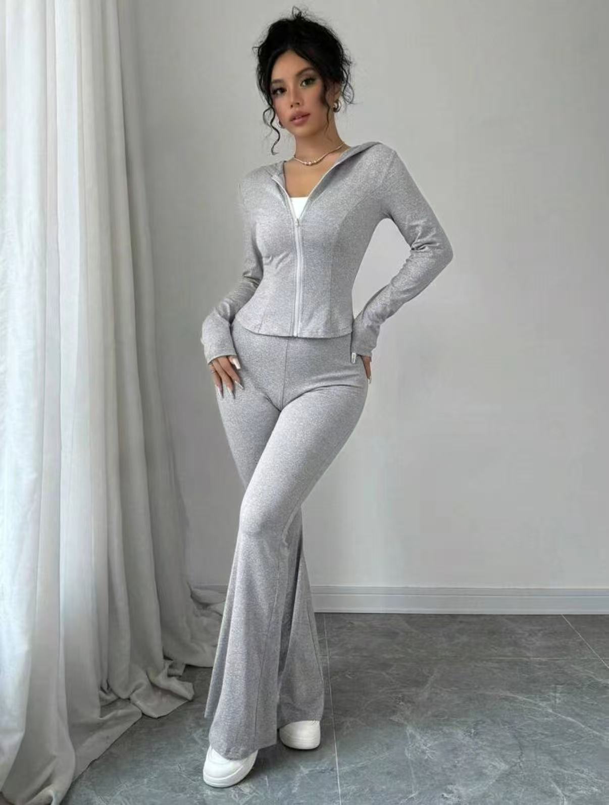 Ladies sporty jumpsuit made of elastic material with zipper Ivyshape