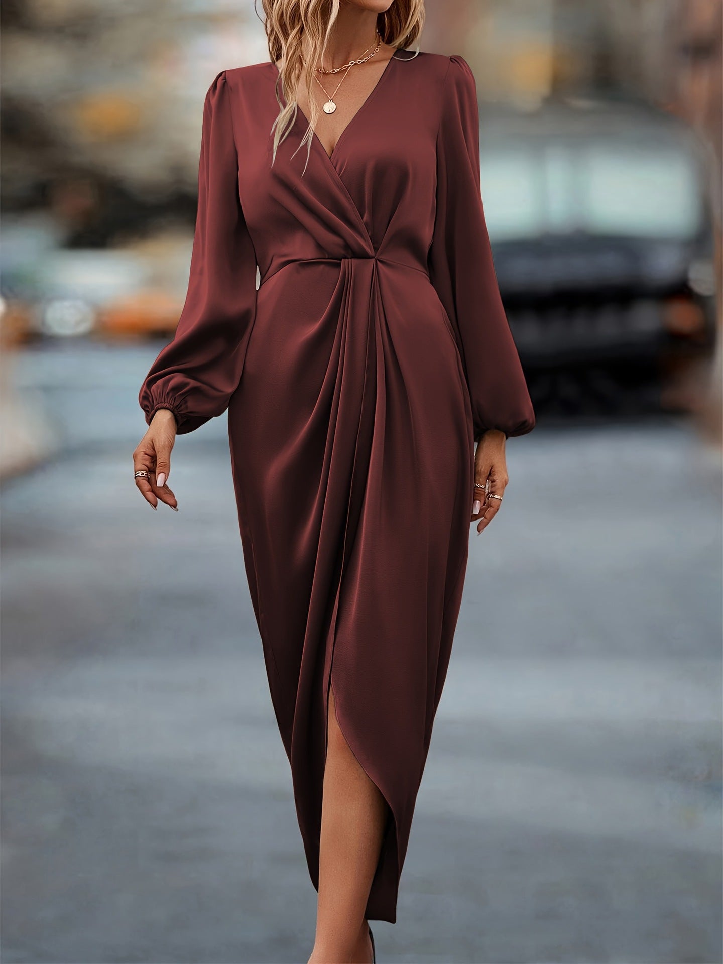 Ladies elegant, floor-length satin dress with V-neck and puff sleeves Ivyshape