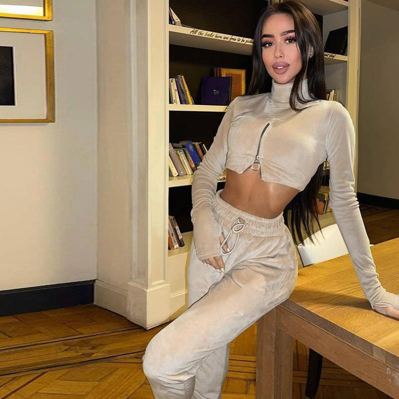 Ladies casual tracksuit with short top and high collar Ivyshape