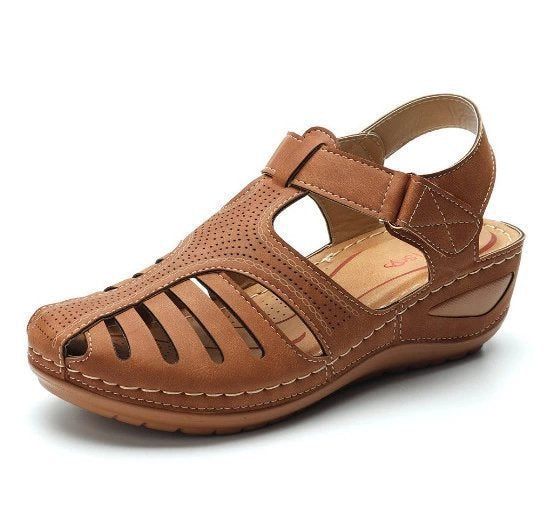 Ladies Comfortable Clogs with Breathable Upper Material Structure and Elegant Strap Design Ivyshape
