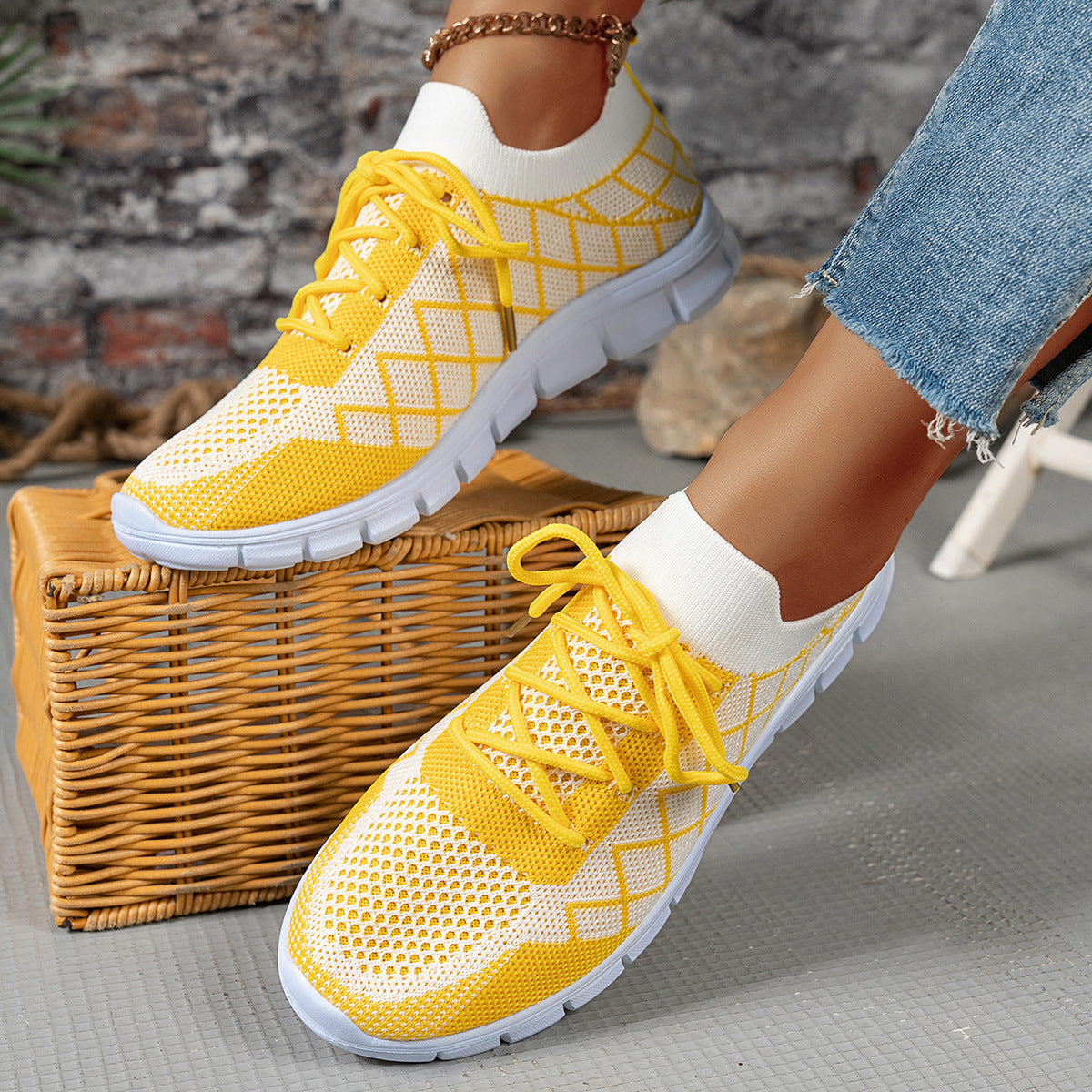 Women Breathable Sports Shoes with Elastic Upper Material and Non-Slip Sole Ivyshape
