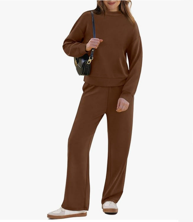 Women's comfortable leisure suit with practical cut and elastic waistband Ivyshape