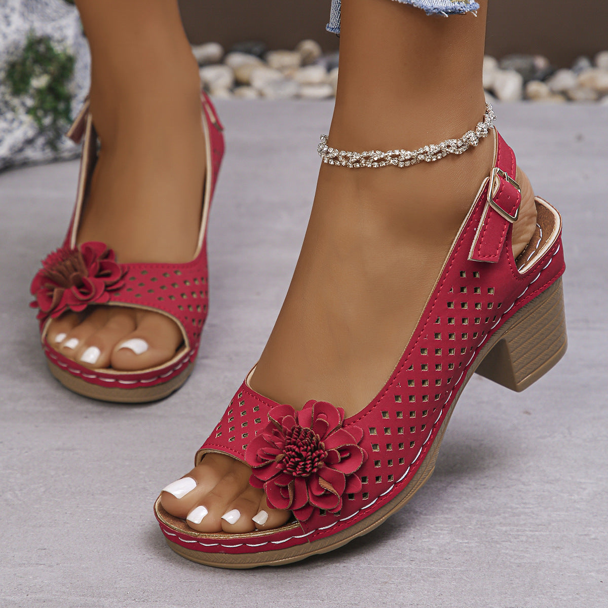 Ladies sandals with airy perforated pattern and comfortable block heel Ivyshape