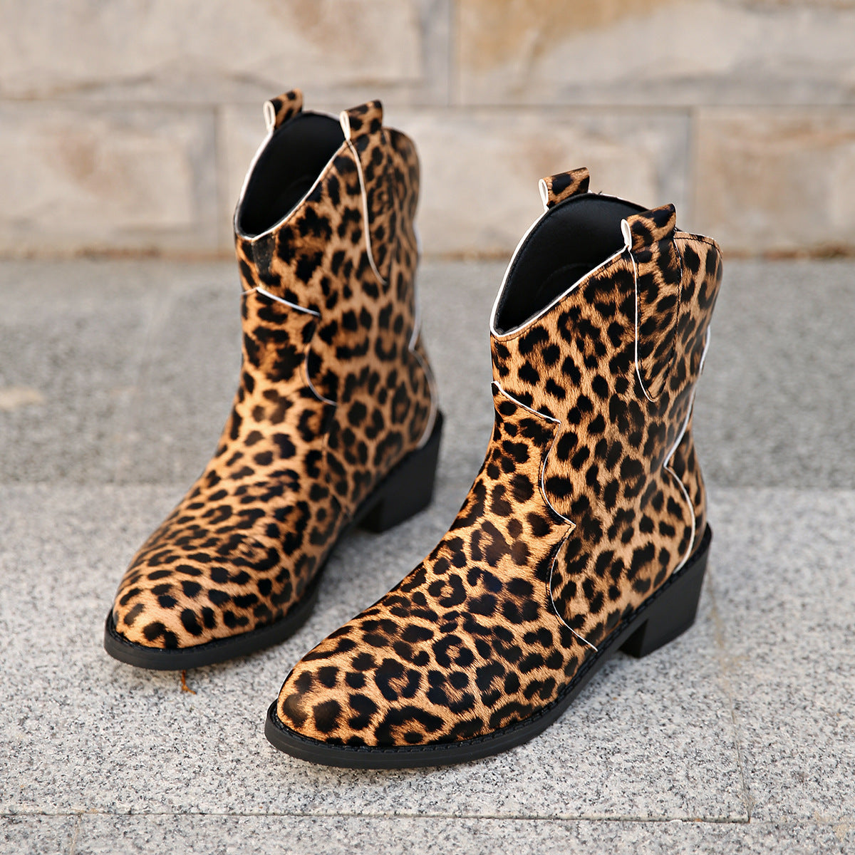 Ladies cowboy boots with fashionable leopard print and comfortable block heel Ivyshape