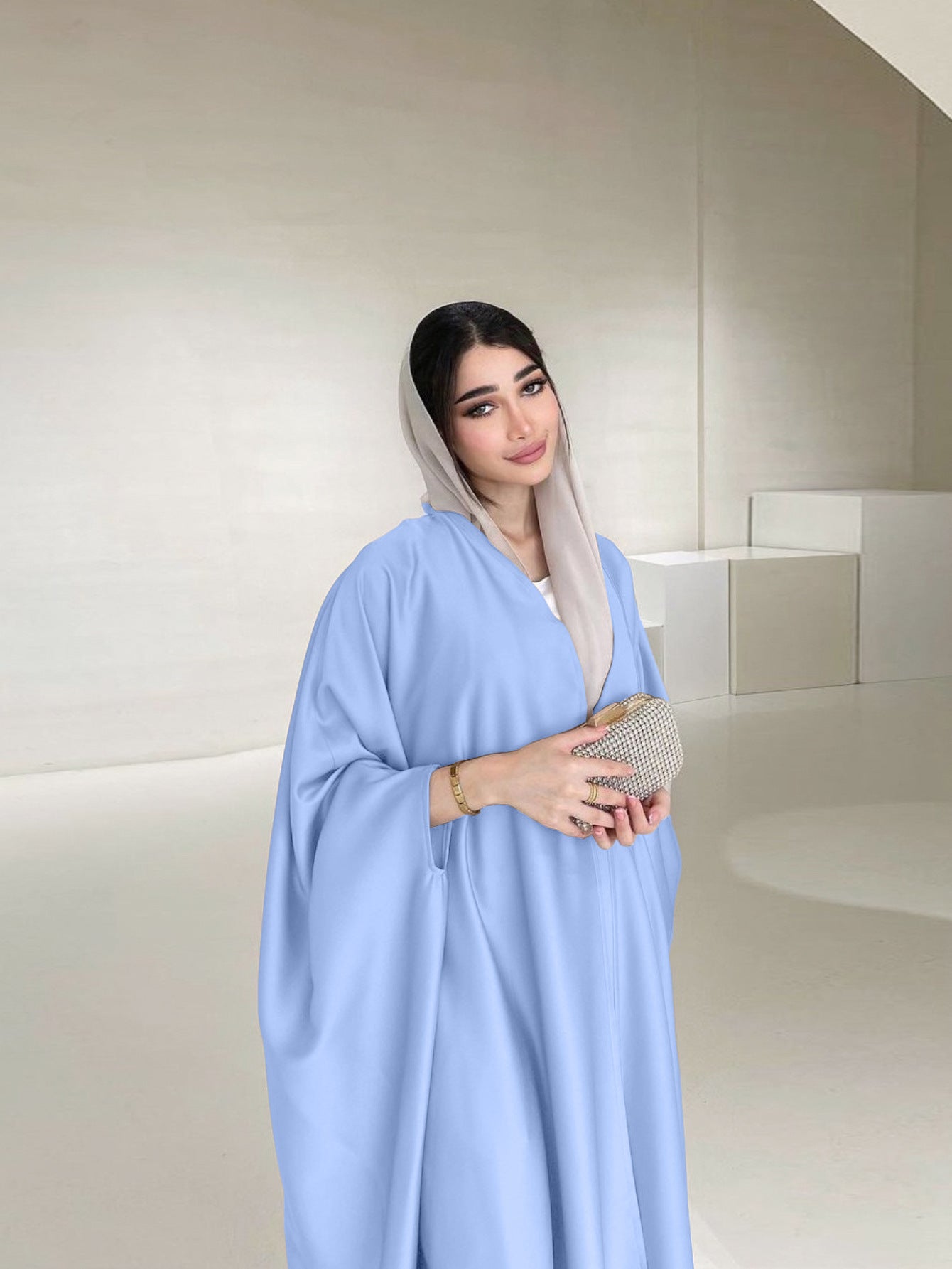 Ladies elegant kaftan robe with wide cut and practical side pockets Ivyshape