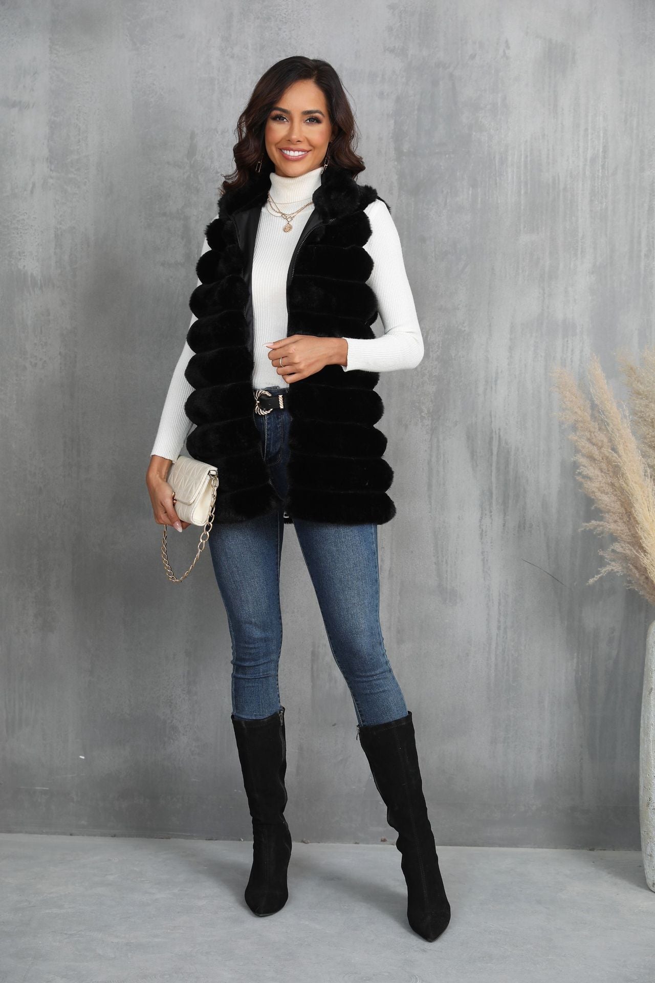 Ladies Cozy Vest in Plush Style with Longer Cut Ivyshape