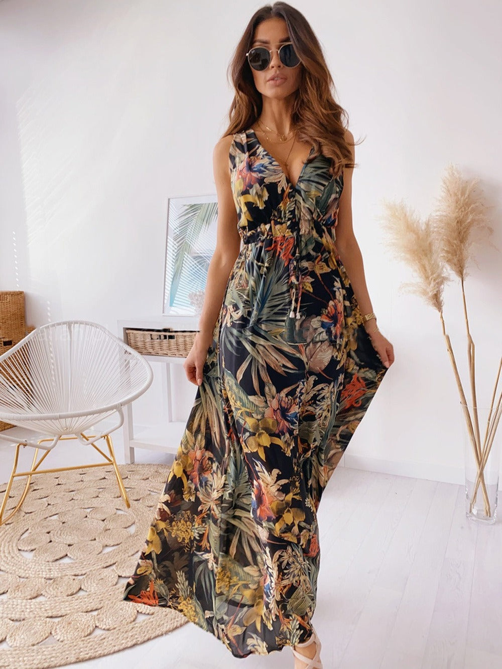 Ladies Maxi Dress with elegant V-neck and elaborate tropical design Ivyshape