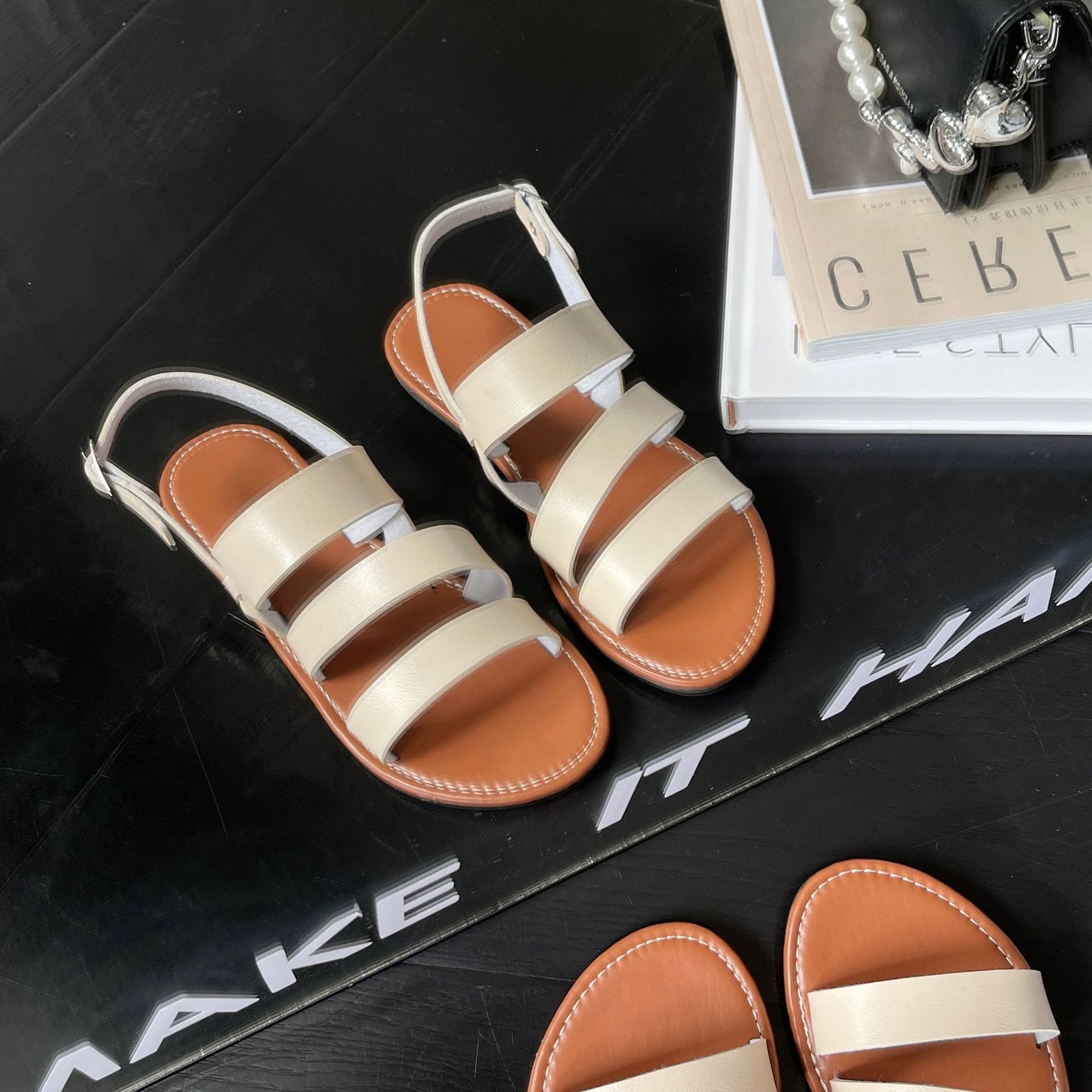 Women's slippers with ergonomic footbed and adjustable strap Ivyshape