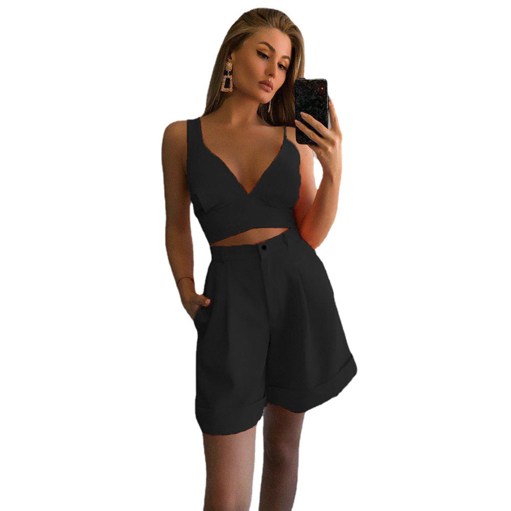 Women's trendy two-piece set with deep V-neck and wide shorts Ivyshape