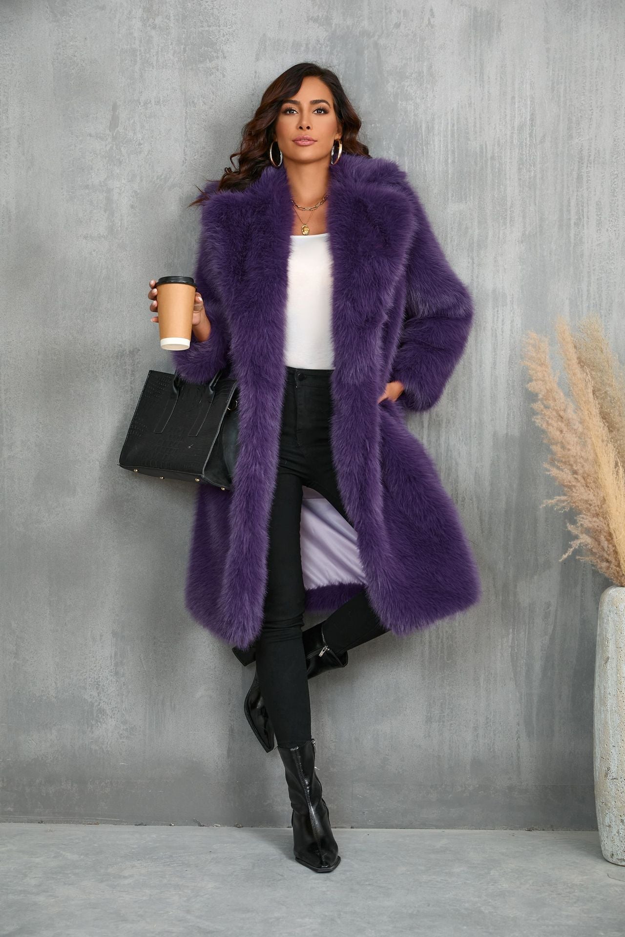 Women Luxurious Faux Fur Coat with Elegant Cut Ivyshape