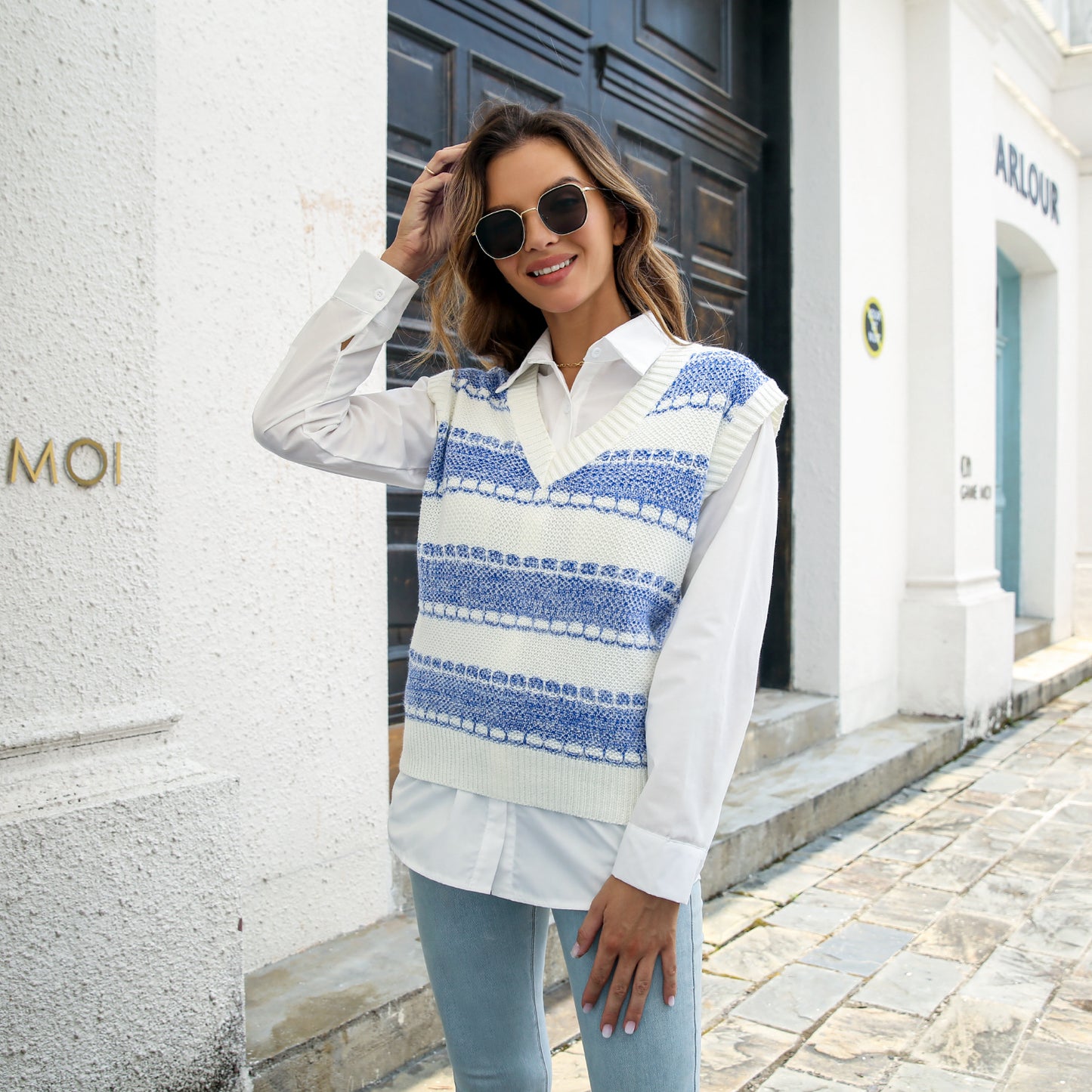 Women's knit vest with V-neck and graphic pattern Ivyshape