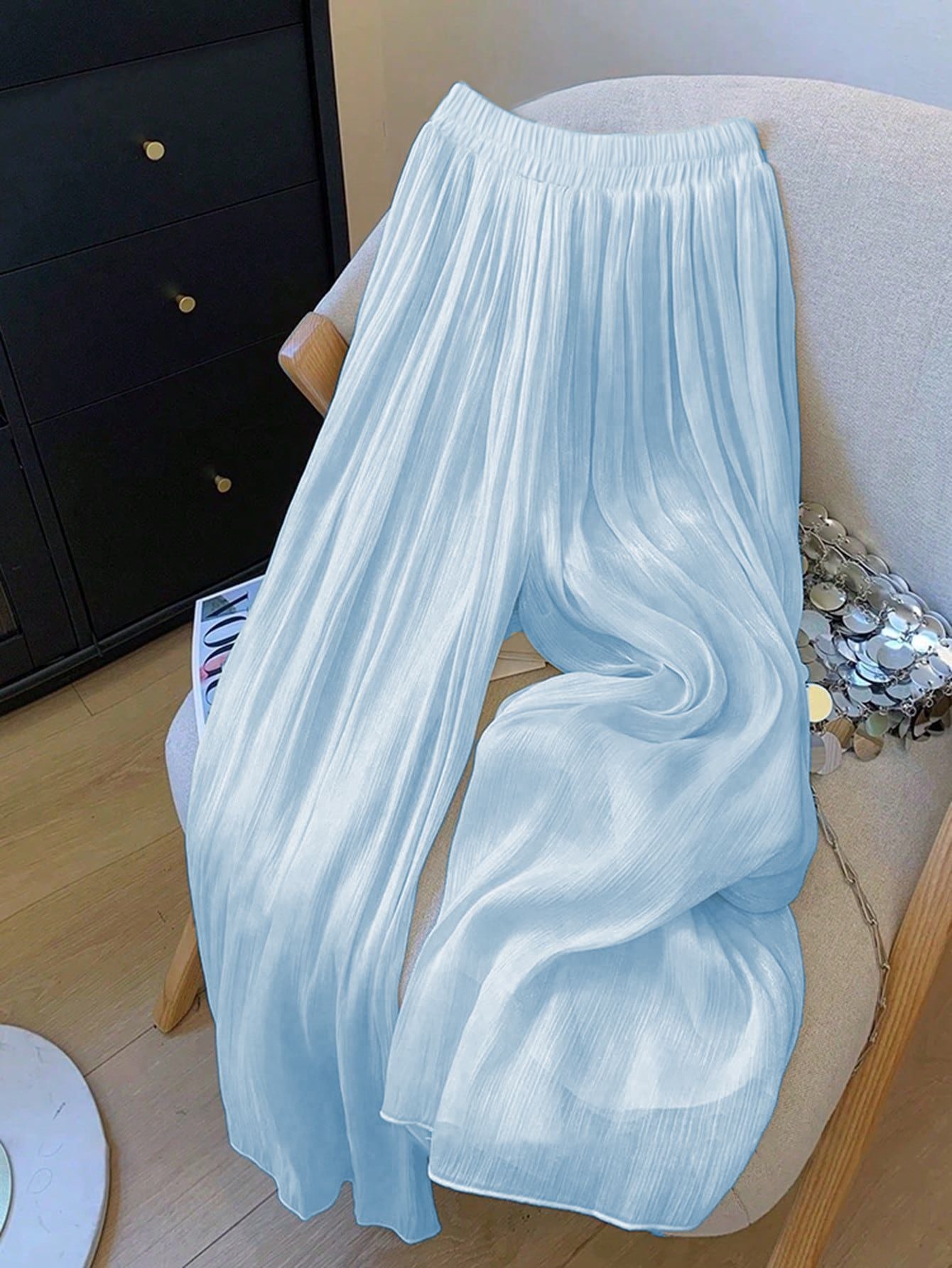 Women's Wide Pleated Trousers made of lightweight material Ivyshape