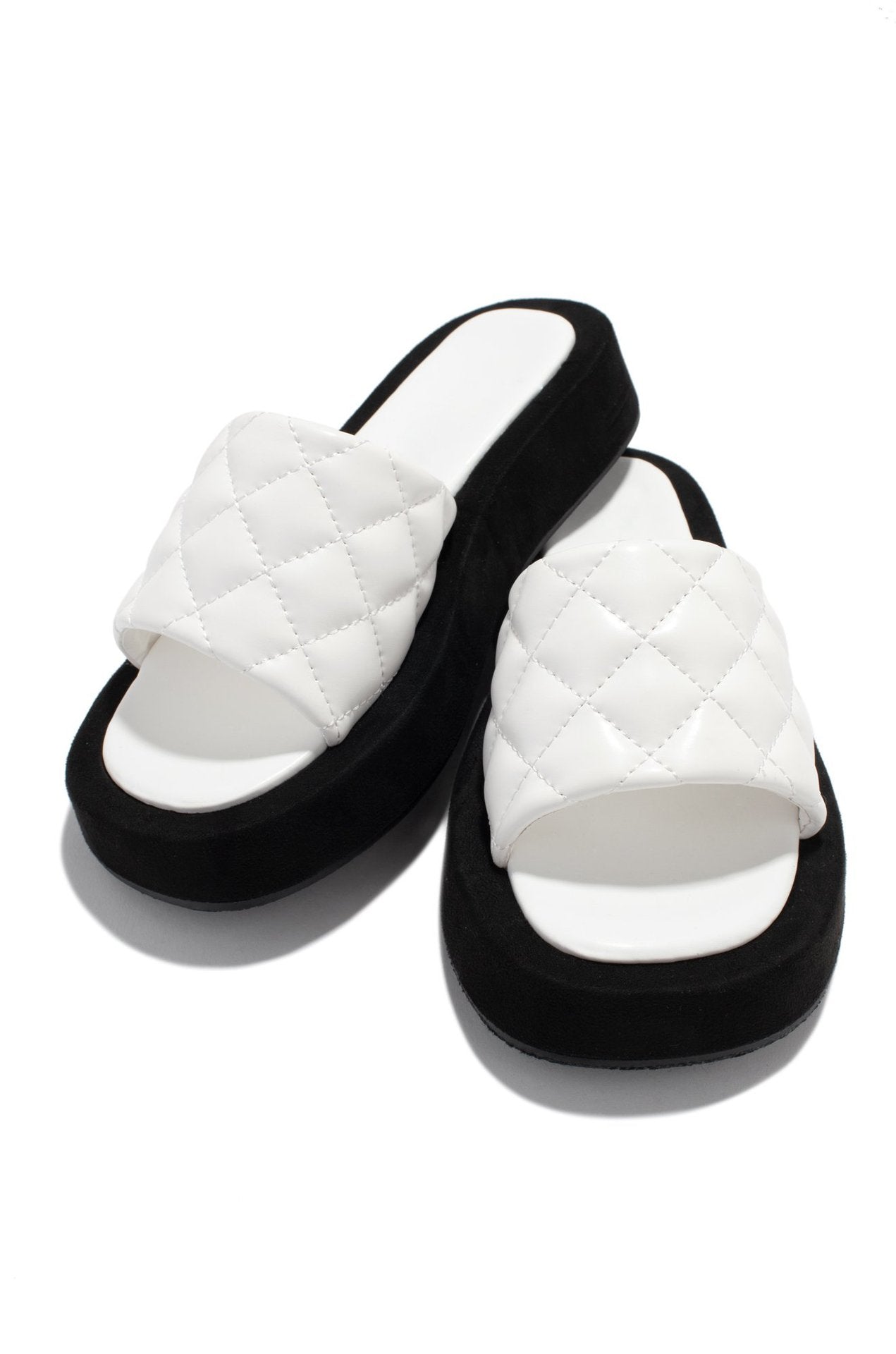Ladies' clog sandals with fashionable quilted pattern and comfortable sole Ivyshape