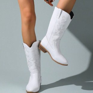Ladies boots with floral embroidery and comfortable wear Ivyshape