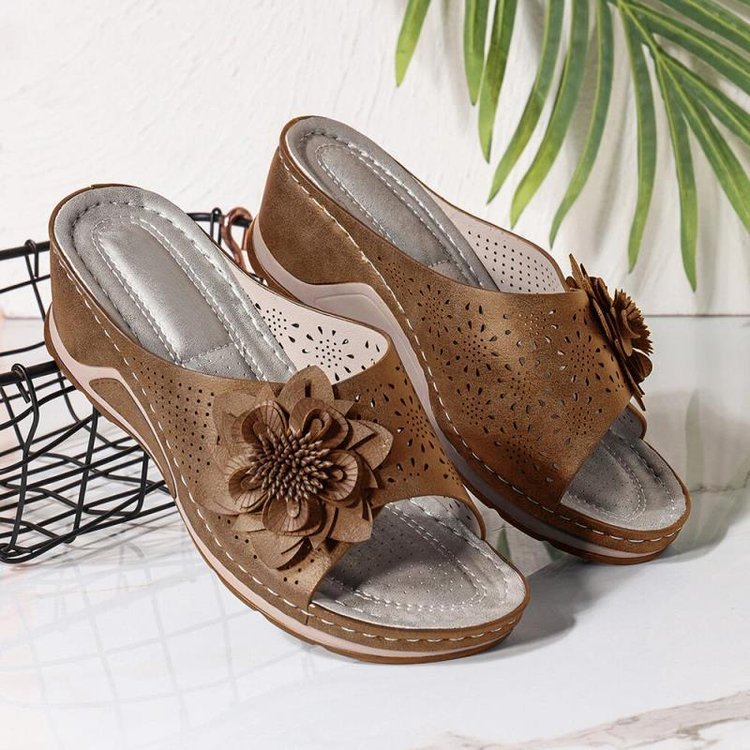Women's elegant flower slides with breathable upper material and soft footbed Ivyshape