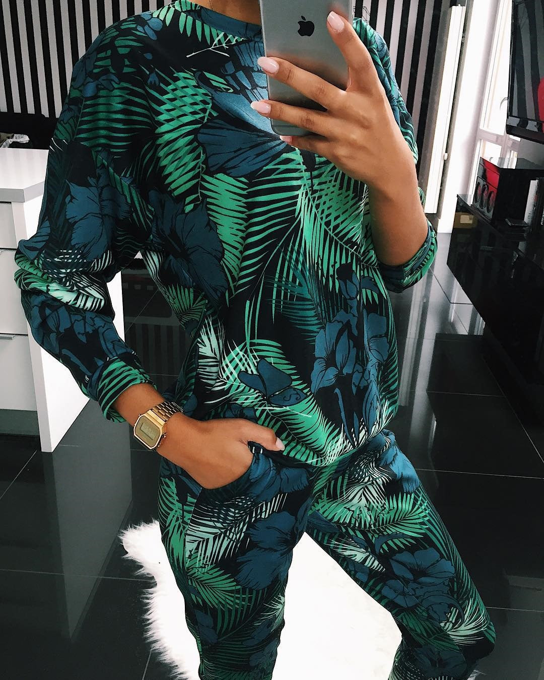 Women’s leisure suit with floral print and practical pockets Ivyshape