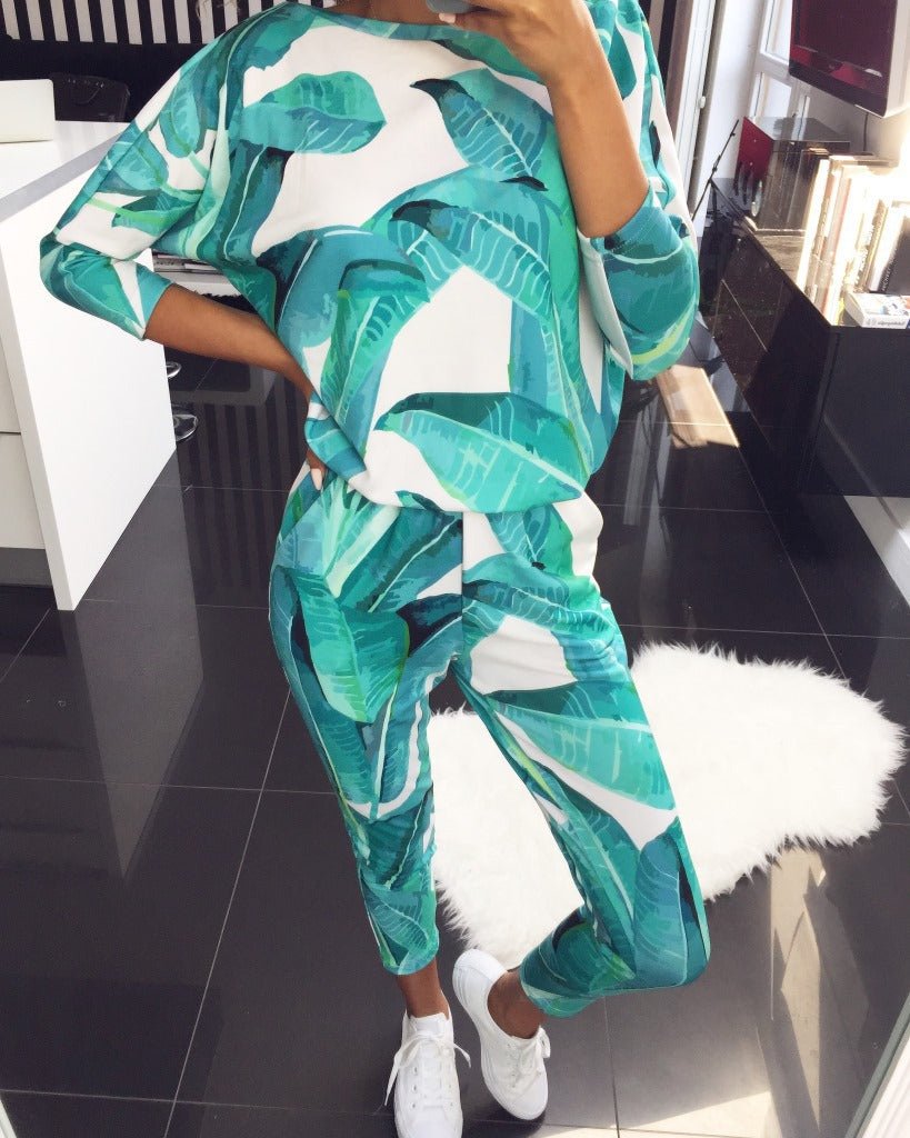 Women’s leisure suit with floral print and practical pockets Ivyshape