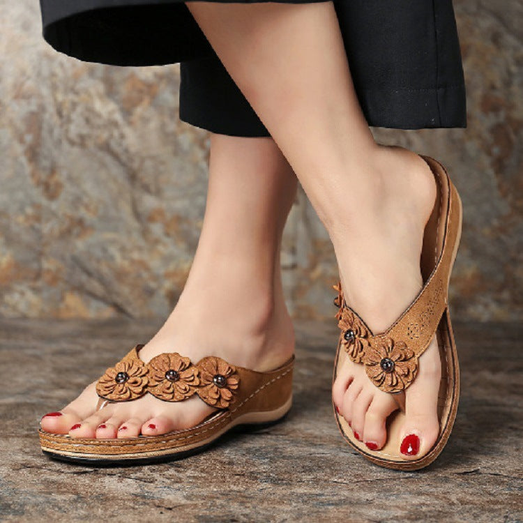Ladies Elegant Thong Sandals with Fashionable Flower Applications and Ergonomic Footbed Ivyshape