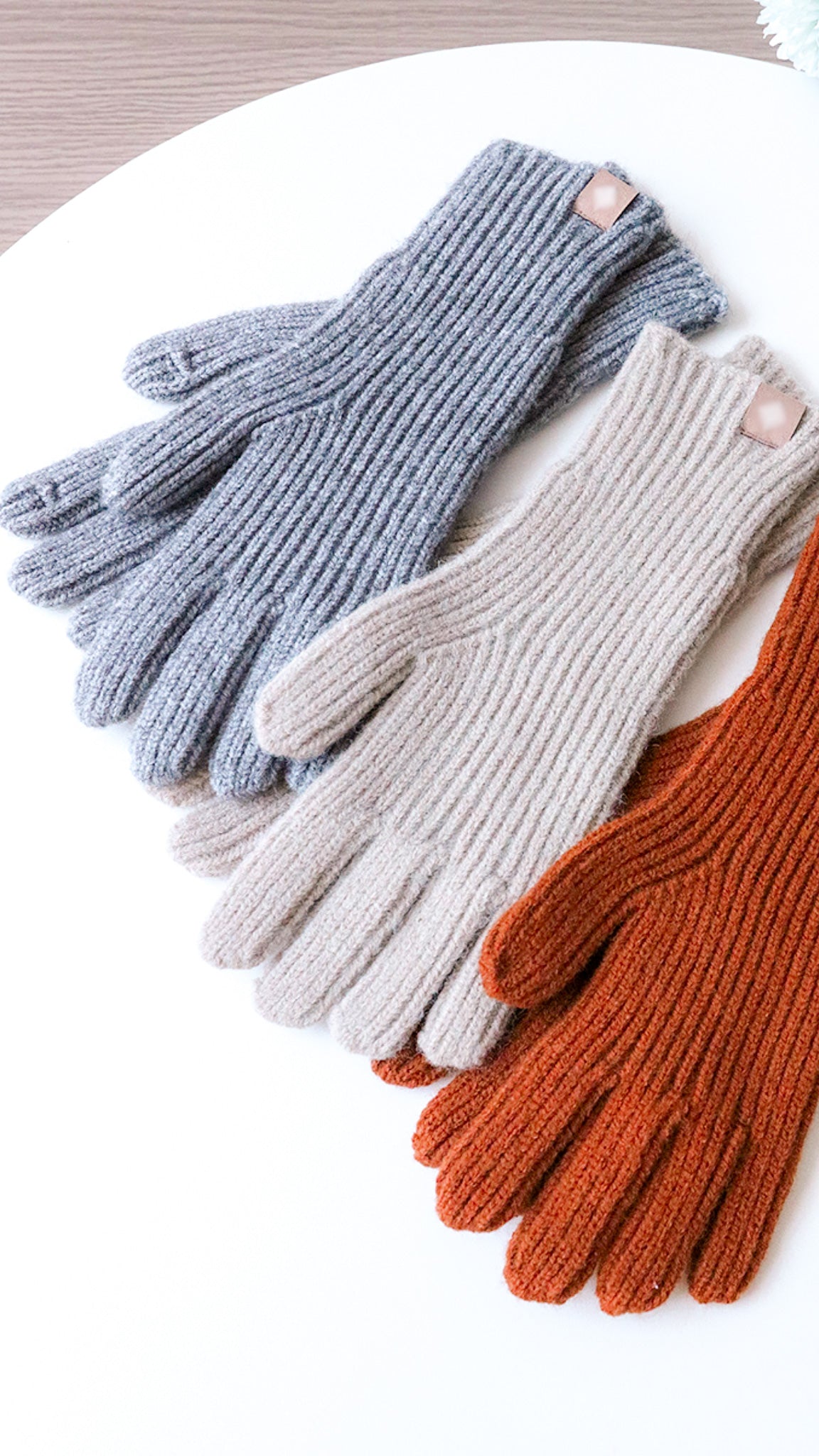 Knitted Gloves