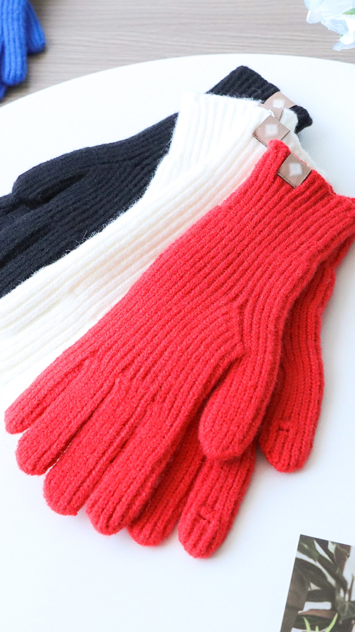 Knitted Gloves