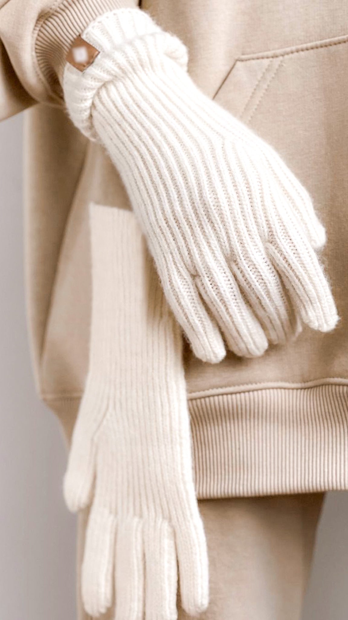 Knitted Gloves