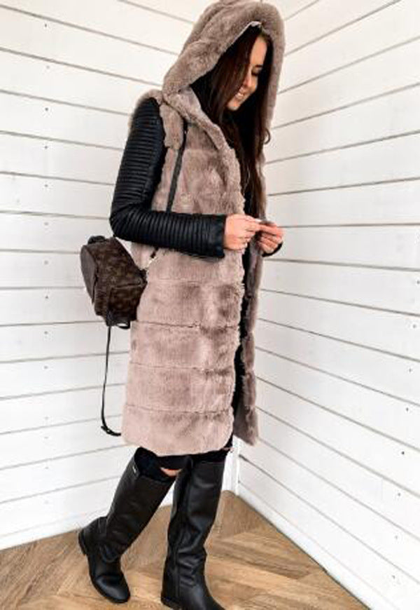 Women's Stylish Hooded Coat made of Faux Fur Ivyshape