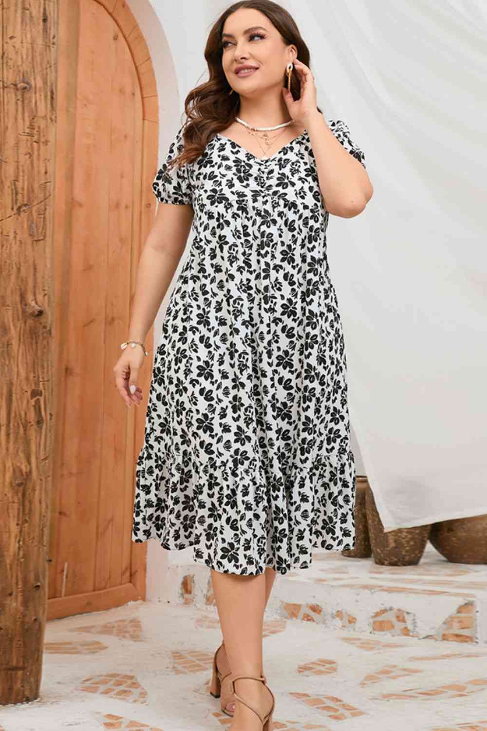 Plus Size Floral Short Sleeve Midi Dress