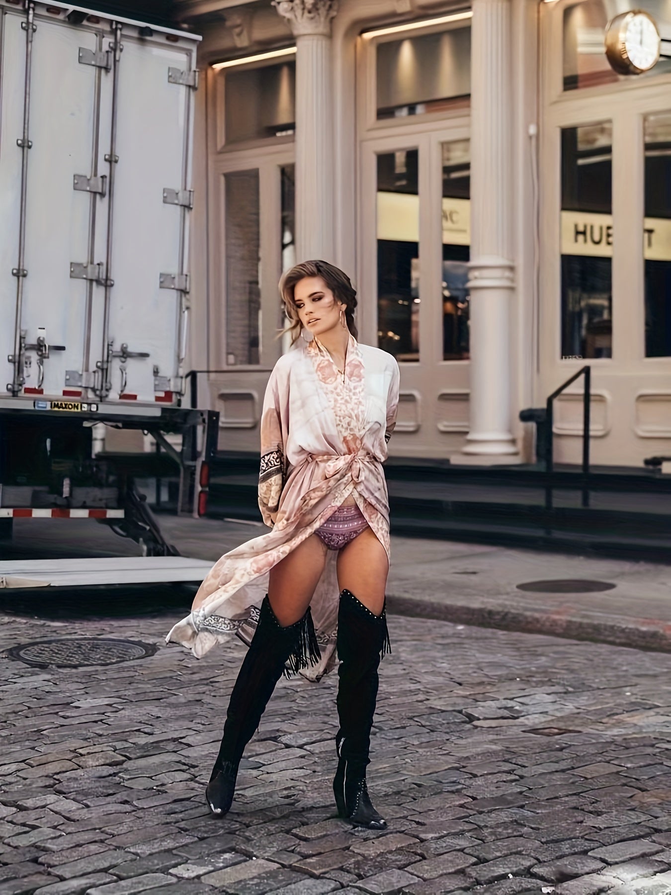 Fashionable kimono with floral print