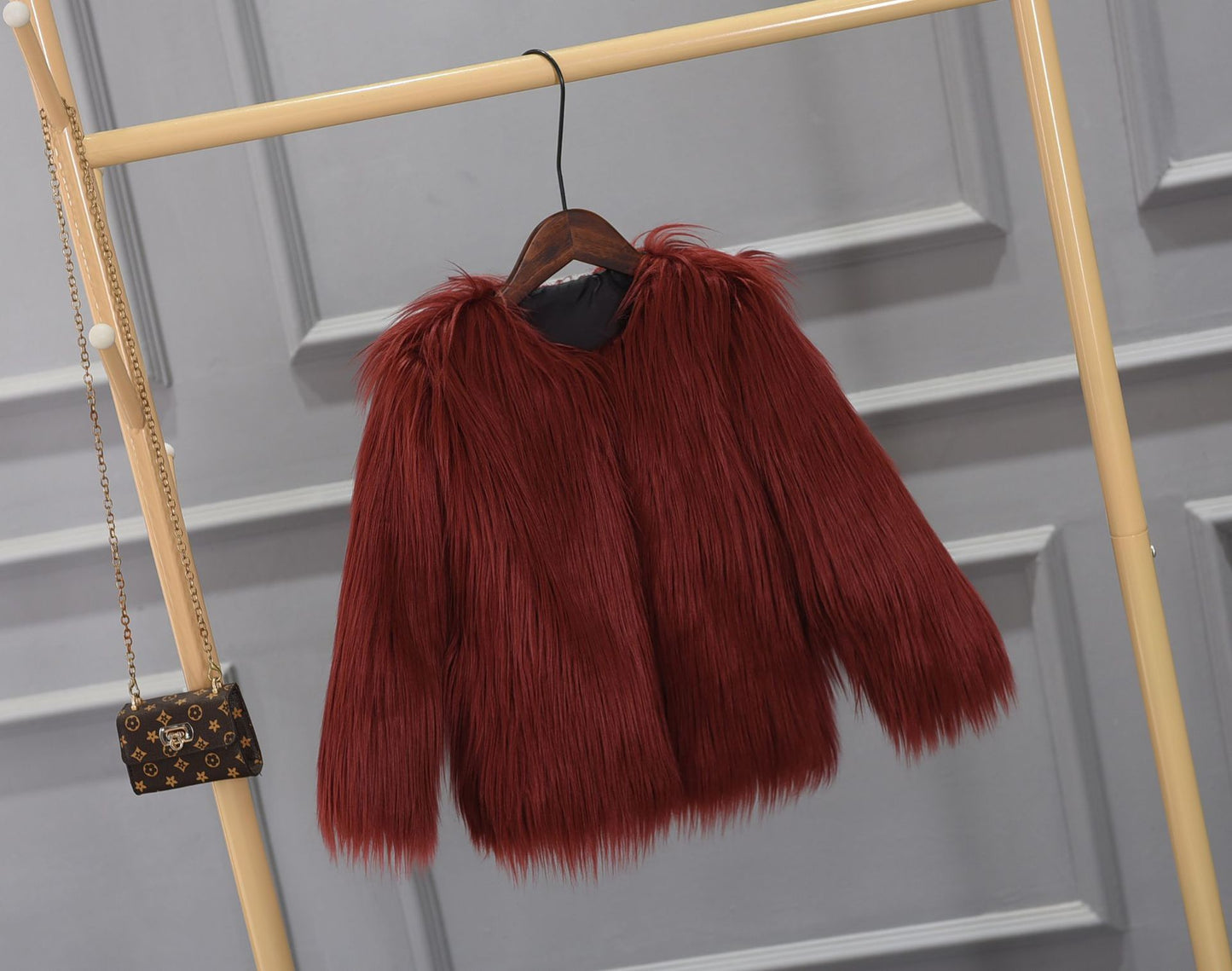 Women's Fashion Faux Fur Jacket with Voluminous Cut Ivyshape