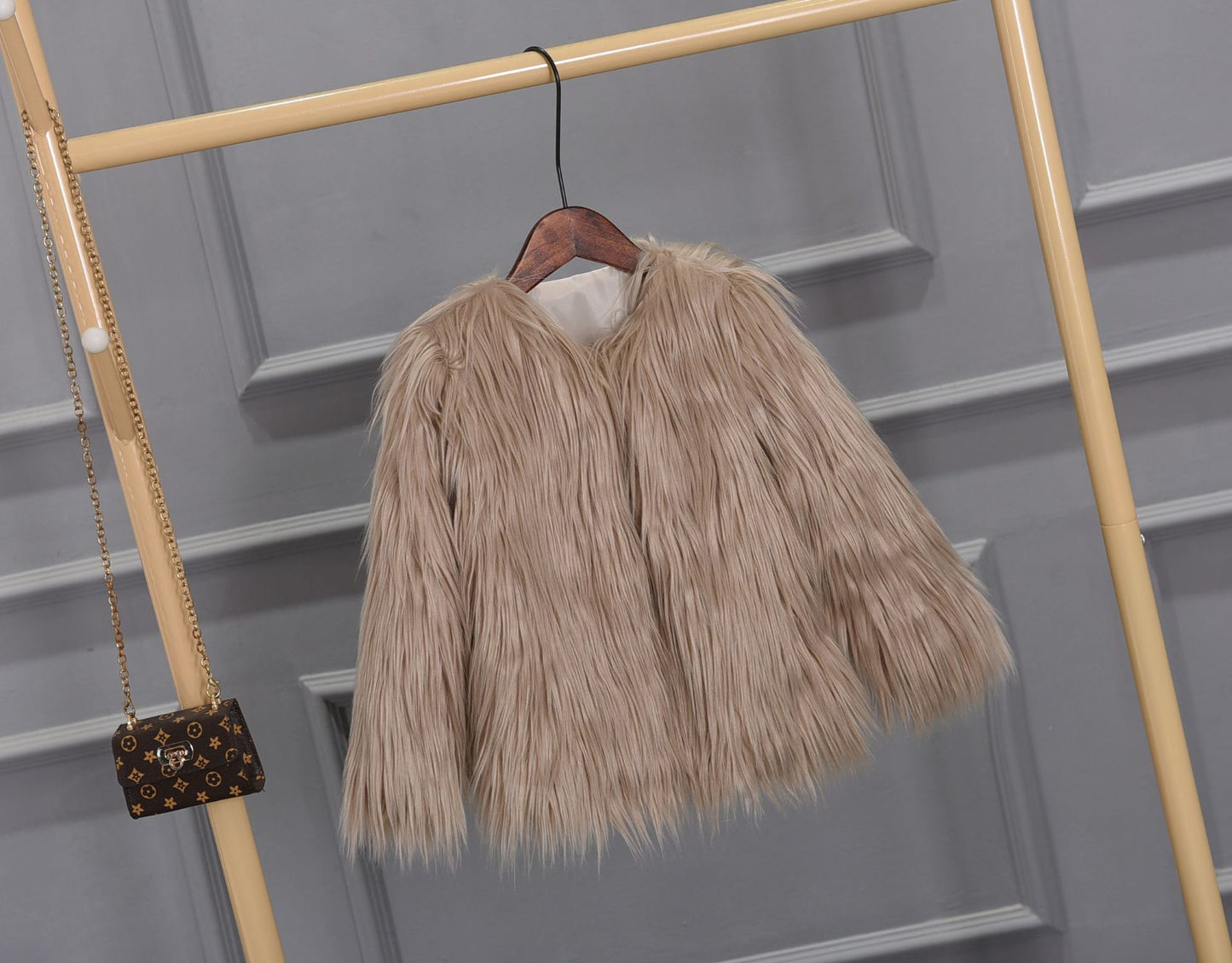 Women's Fashion Faux Fur Jacket with Voluminous Cut Ivyshape