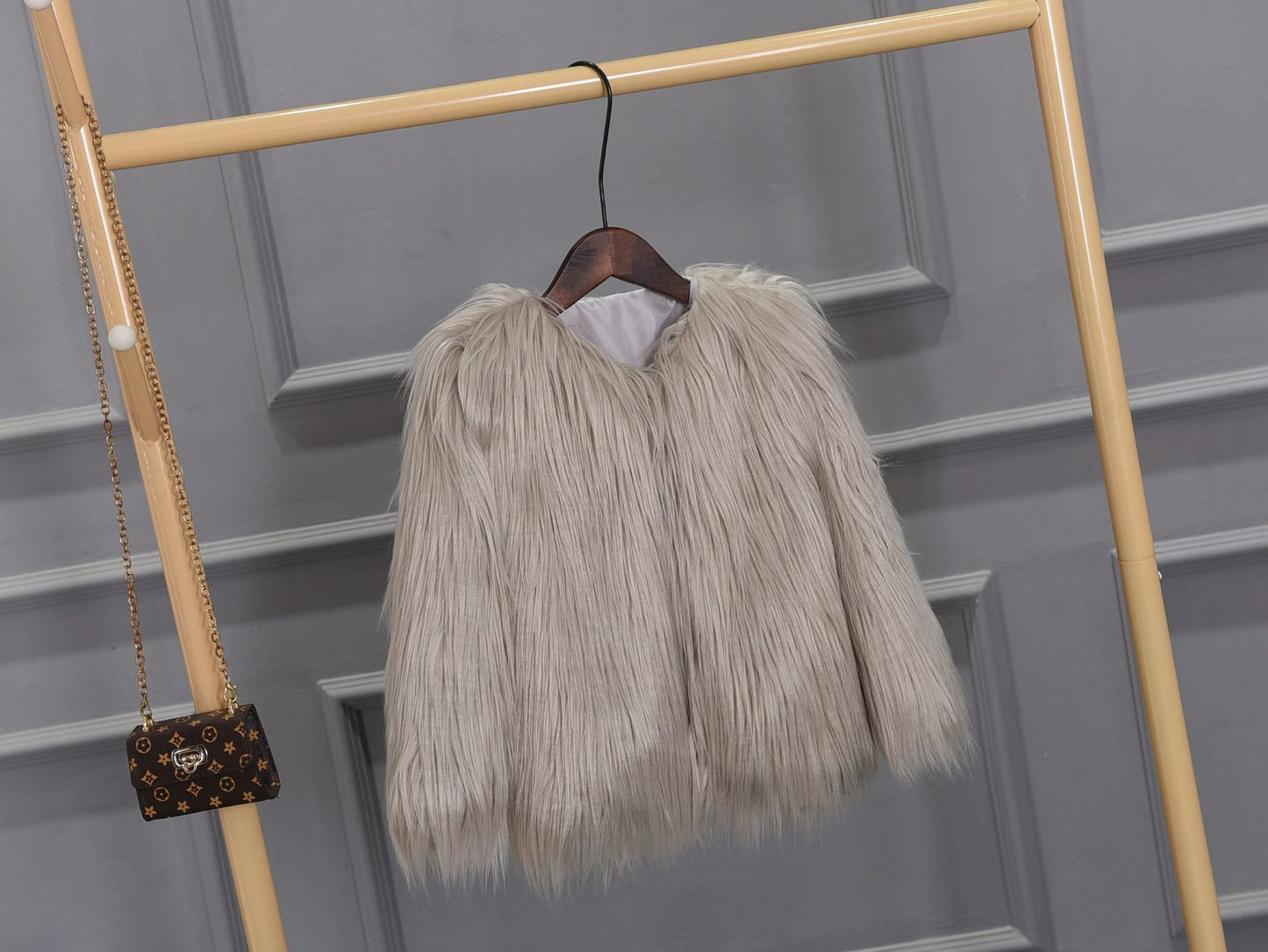 Women's Fashion Faux Fur Jacket with Voluminous Cut Ivyshape