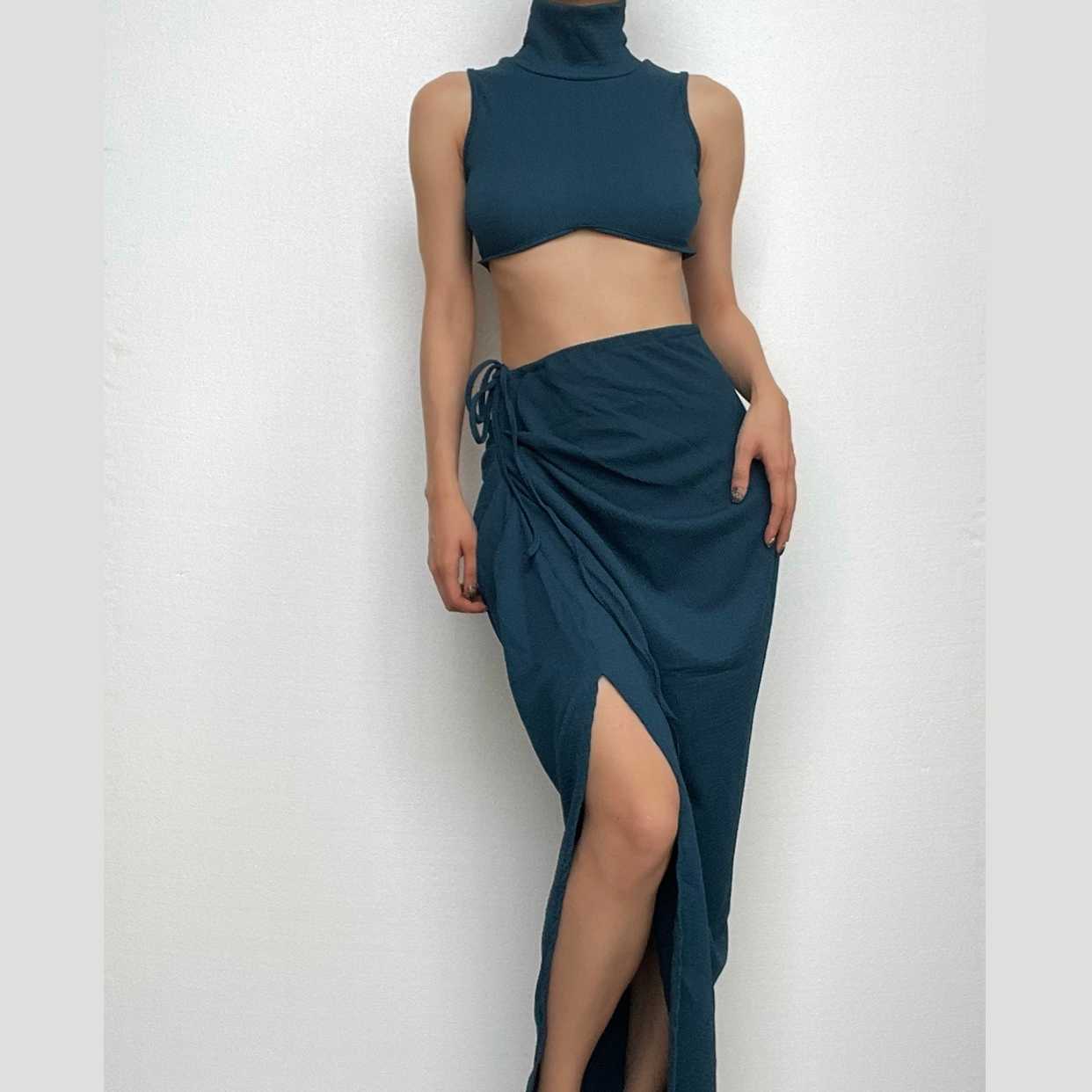 Slit textured sleeveless high neck ruched solid maxi skirt set