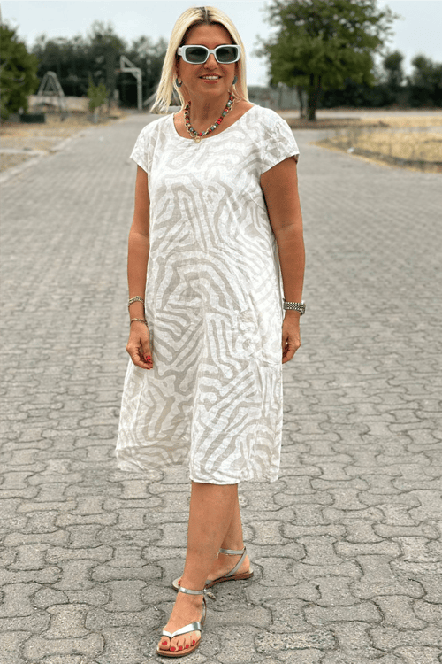 Ivyshape | Mid-Length Rayon Dress with Zebra Print and Round Neck