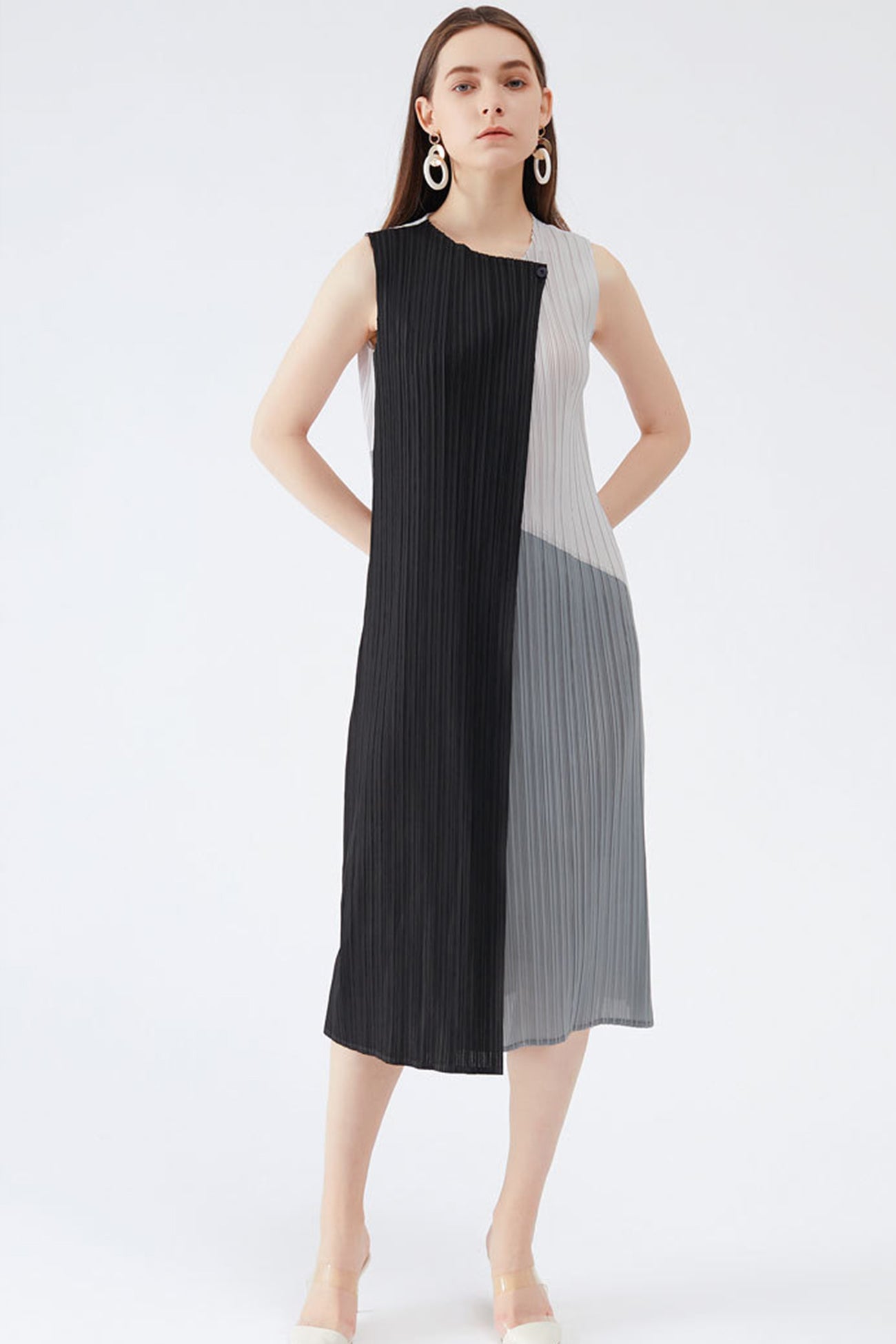 Full Pleated Sleeveless Maxi Dress