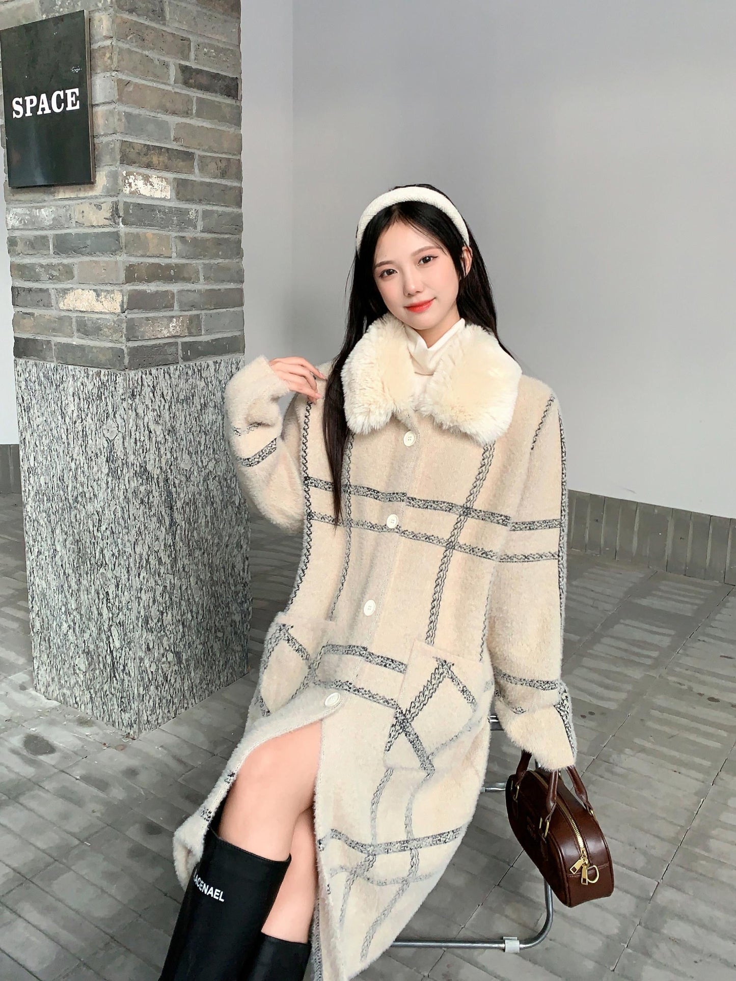 Ivyshape | Woolen Long Luxe Overcoat with Fur