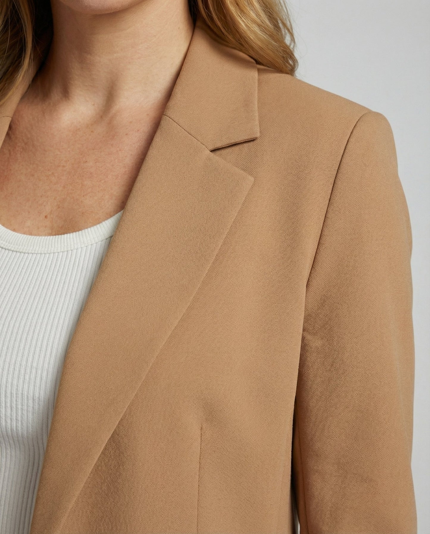 elegant blazer with tailored timeless fit and extended length