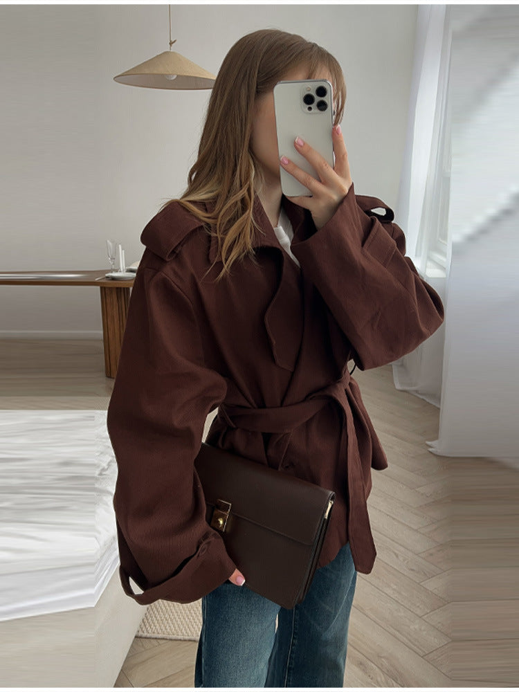 Women's Fashionable Trench Coat with Tailored Cut and Belt Ivyshape