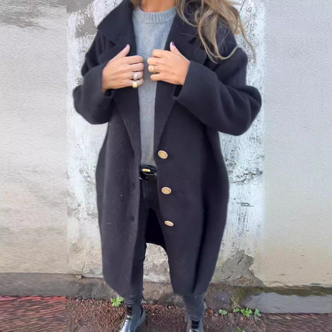 Women Comfortable and Elegant Oversized Wool Coat with Buttons Ivyshape