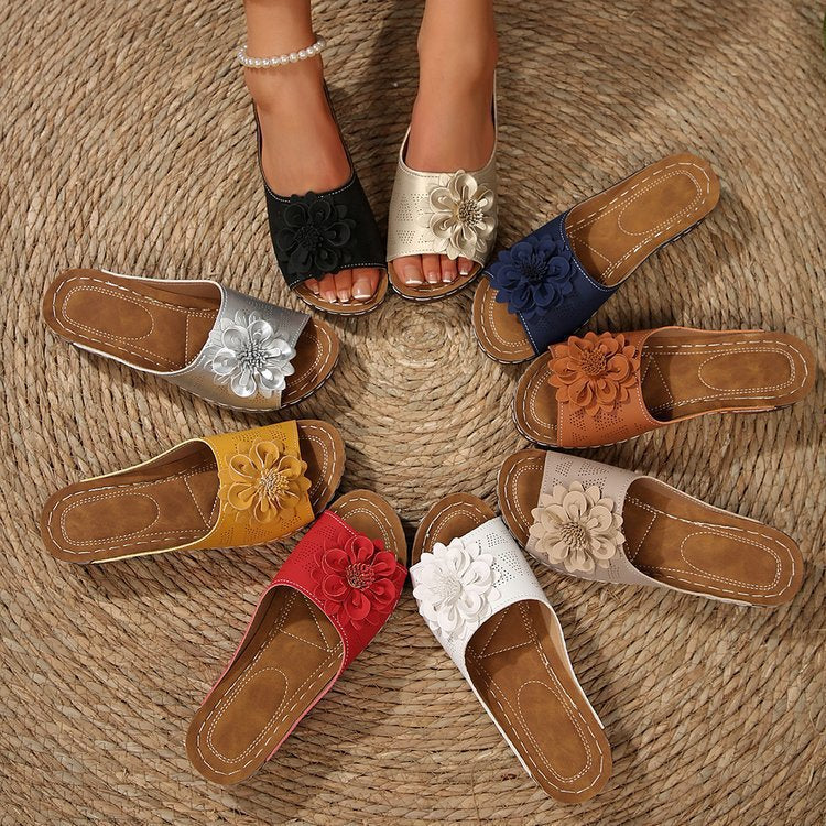 Ladies sandals with fashionable floral design and ergonomic footbed Ivyshape