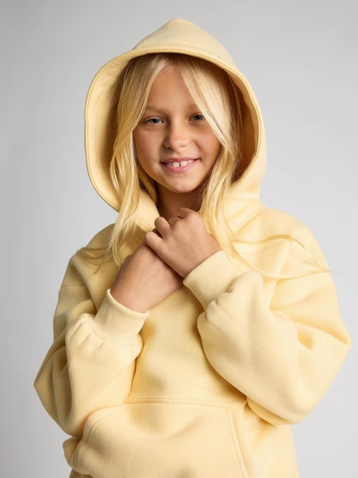 Women's casual hoodie with spacious kangaroo pocket and cozy material Ivyshape