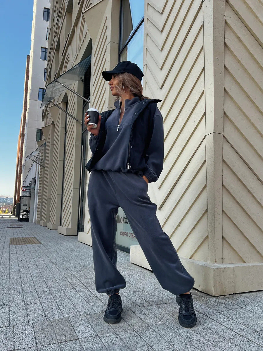 Women's sporty fleece tracksuit with half zip and elastic cuffs Ivyshape