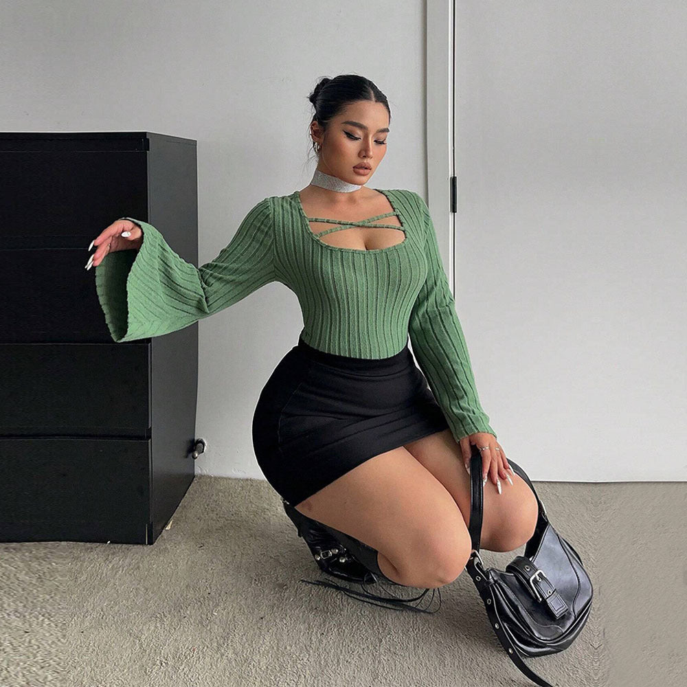 Women's fitted top with V-neck and elegant ruffle details Ivyshape