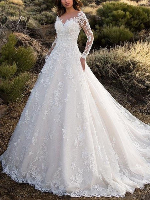 Ladies wedding dress with elegant lace detailing and voluminous skirt Ivyshape